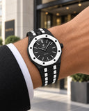 Keramikarmband in Schwarz-Weiß für die AP x Swatch Royal Pop Ocho Negro am Handgelenk getragen | WatchCollab