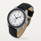 Correa de cuero liso negra en MoonSwatch Mission 1965