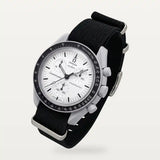 Correa NATO negra en MoonSwatch Mission 1965