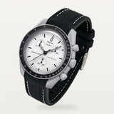 Correa de caucho premium negra con costuras blancas en MoonSwatch Mission 1965