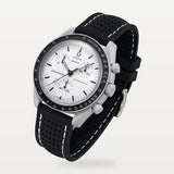 Correa de caucho premium perforada negra en MoonSwatch Mission 1965