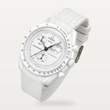 Bracelet caoutchouc premium blanc sur MoonSwatch Full Moon Snoopy