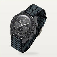 Bracelet NATO noir et gris bleu sur MoonSwatch Mission to Mercury