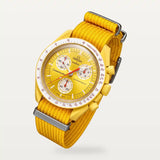 Bracelet NATO jaune sur MoonSwatch Mission to the Sun