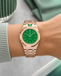 Royal Pop Green Eight worn on the wrist with the WatchCollab gold steel integrated bracelet