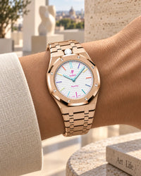 Royal Pop Huit Blanc worn on the wrist with the WatchCollab gold steel integrated bracelet