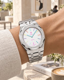 Royal Pop Huit Blanc en la muñeca con el brazalete integrado de acero plateado WatchCollab