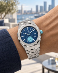 Royal Pop Làn Ba worn on the wrist with the WatchCollab silver steel integrated bracelet